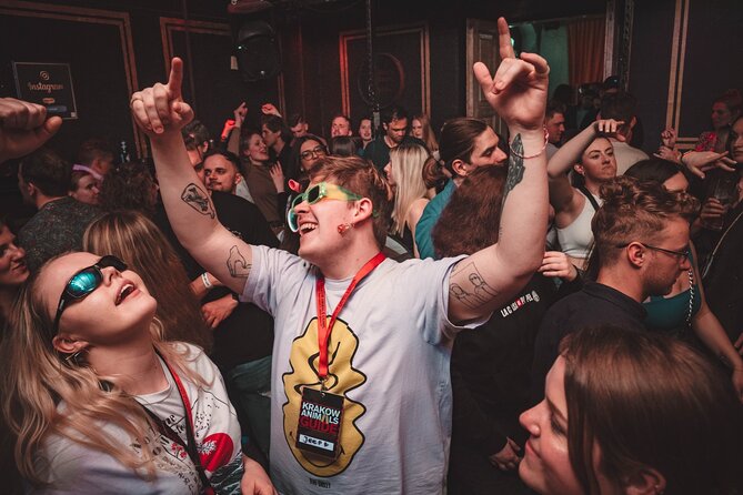 1 Hour of Open Bar Pub Crawl + Karaoke + VIP Entry to Best Clubs - A late start with a party-first plan