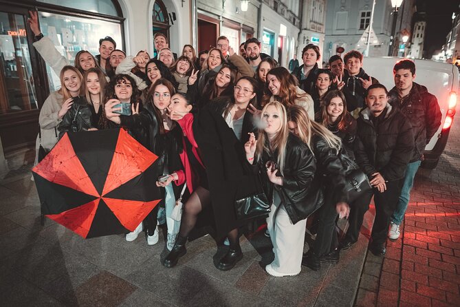 1 Hour of Open Bar Pub Crawl + Karaoke + VIP Entry to Best Clubs - Who will enjoy this night most