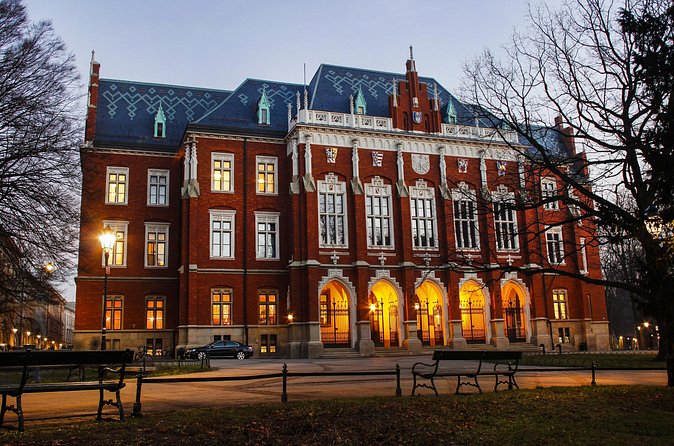 2-Hour City Walking Tour in Creepy Krakow - Wawel Dragon and the walk to Wawel Castle