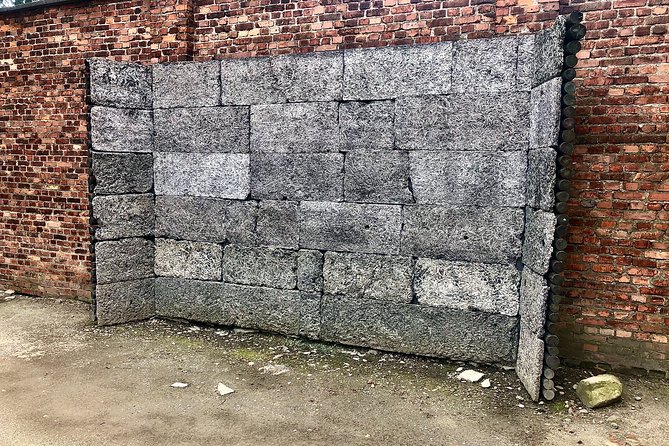 Auschwitz and Birkenau WITHOUT GUIDE private transport from Kraków - Why this private Auschwitz trip works