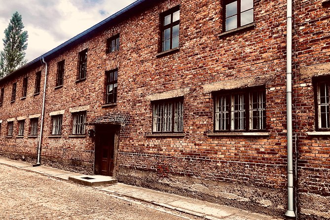 Auschwitz and Birkenau WITHOUT GUIDE private transport from Kraków - Auschwitz I: about two hours on foot
