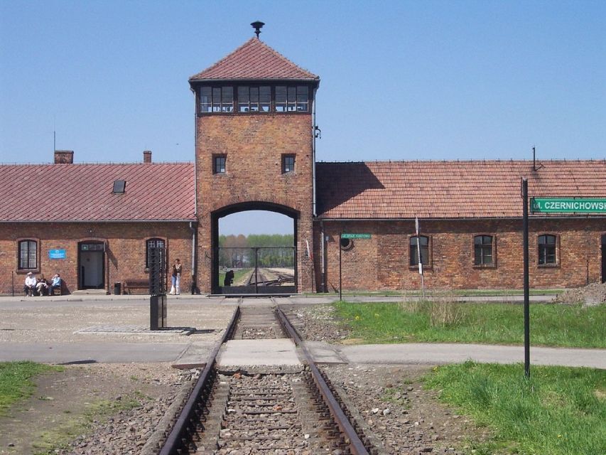 Auschwitz-Birkenau and Krakow Private Car Trip from Katowice - Private car transfers and the value of the price