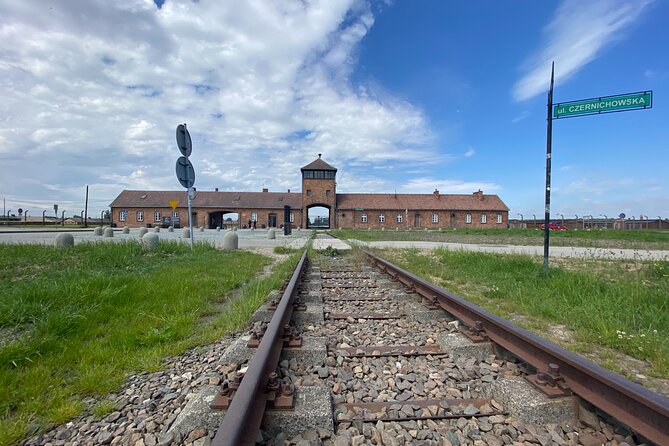 Auschwitz Birkenau and Salt Mine Full Day Guided Tour from Krakow hotel pick up - Why combine Auschwitz and Wieliczka in one day?