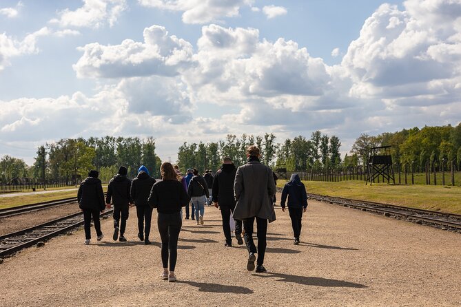 Auschwitz-Birkenau: Day Trip & Transfer from Kraków - The queue problem and why timing matters