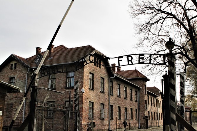 Auschwitz & Birkenau English guided tour by private transport from Katowice - What your private transfer adds