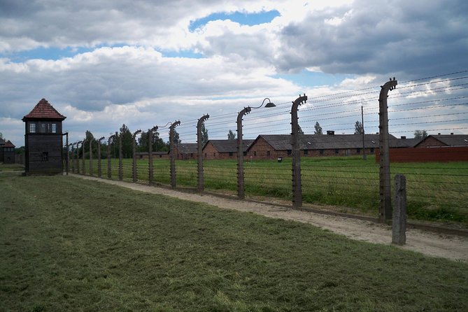 Auschwitz Birkenau Guided Tour - The break between sites