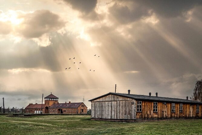 Auschwitz-Birkenau Memorial and Museum Guided Tour - Private Transport - The road from Krakow to Auschwitz