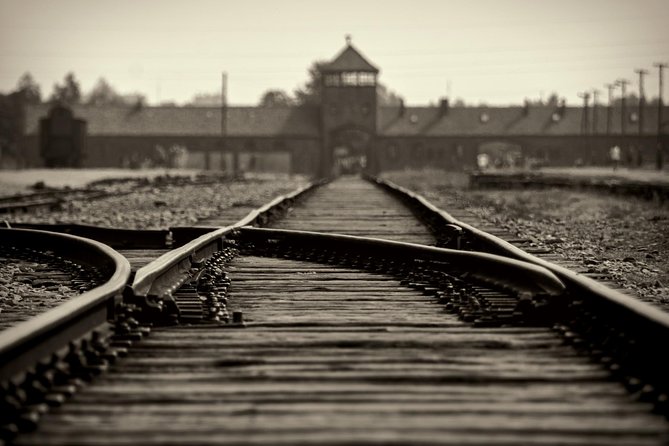 Auschwitz-Birkenau tour from Krakow with private driver - Arriving at Auschwitz I with 15 to 20 minutes to spare