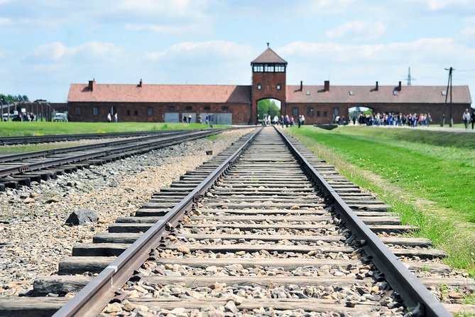 Auschwitz-Birkenau Tour Guide and Jewish museum and synagogue - Why this Auschwitz day trip is worth considering