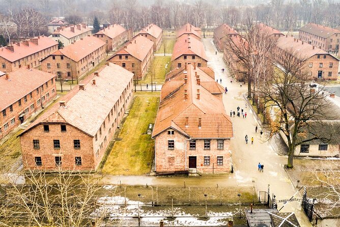 Auschwitz-Birkenau Tour Guide and Jewish museum and synagogue - Seeing the original buildings and artifacts