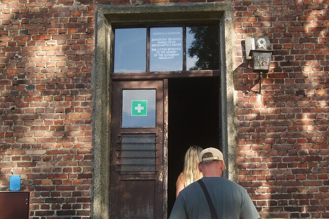 Auschwitz-Birkenau Tour with Transfer - The short transfer to Birkenau