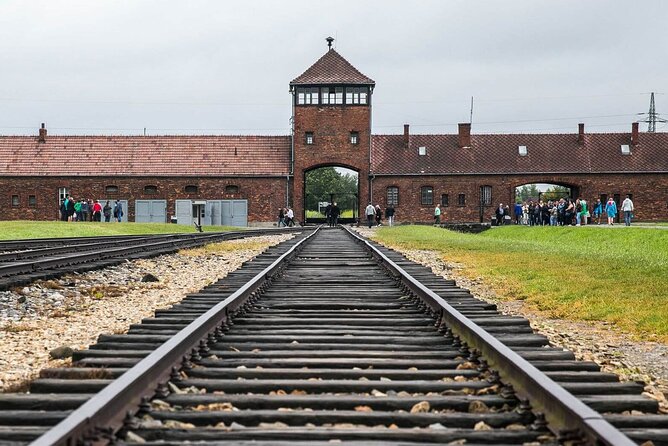 Auschwitz Museum and Salt Mine Tour with Private Transport - Auschwitz-Birkenau: a serious five-hour visit
