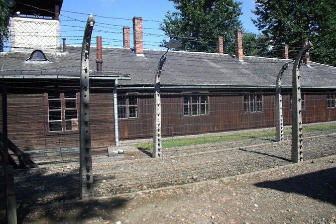 Auschwitz Tours Memorial and Museum Guided Tour from Krakow - Group size and the feel of the day