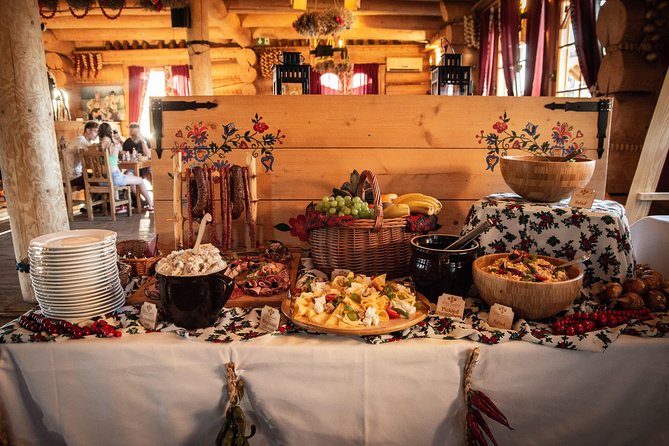 Cottage Style Evening with Folk Show and Traditional Feast from Krakow - The timing can feel rushed