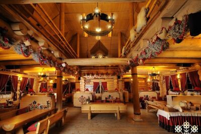 Cottage Style Evening with Folk Show and Traditional Feast from Krakow