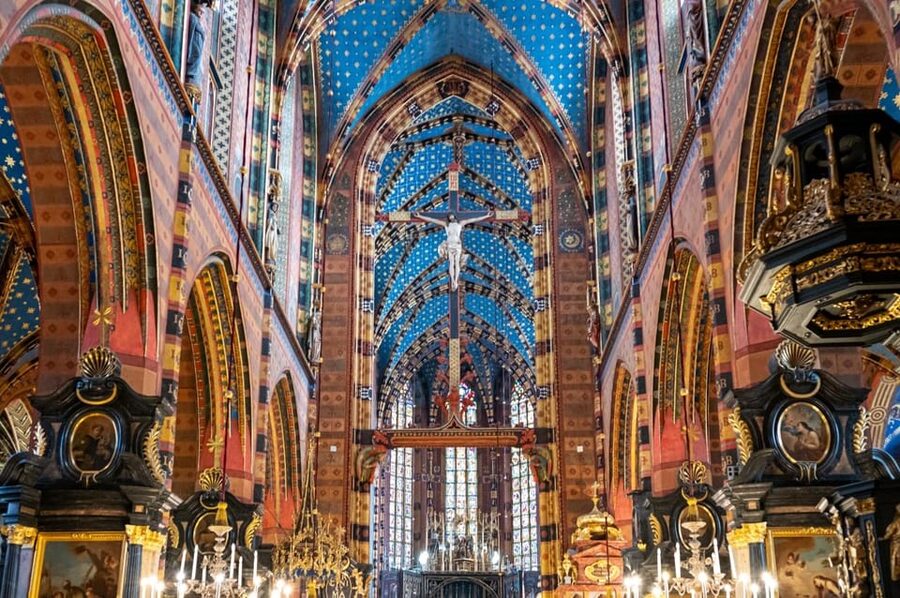 Cracow's Old Town sightseeing & St. Mary's Basilica Visit - Why St. Mary’s Basilica is the right place to begin