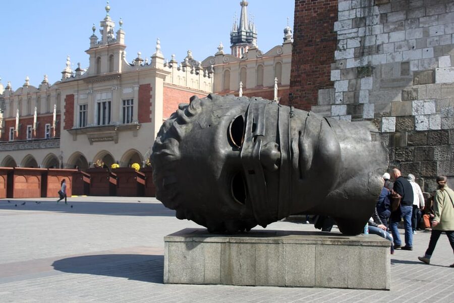 Cracow's Old Town sightseeing & St. Mary's Basilica Visit - The Renaissance Cloth Hall and Kraków’s trading past