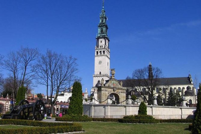 CZĘSTOCHOWA - BLACK MADONNA Monastery, PRIVATE tour from Kraków - Entering the Pauline Monastery complex