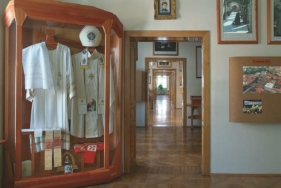 Day Tour: Traces of Pope John Paul II near Krakow - Łagiewniki and the Sanctuary of Divine Mercy