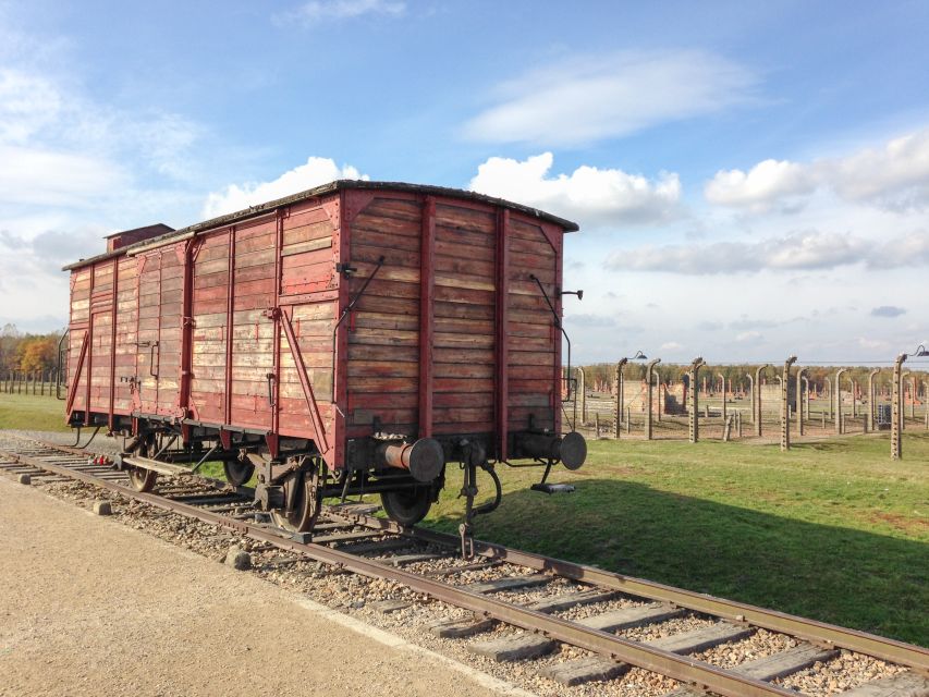 From Krakow: Auschwitz and Wieliczka Salt Mine Full-Day Trip - The break between the camps and the mine