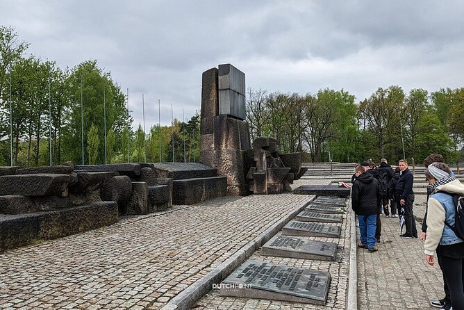 from Kraków: Auschwitz excursion with guaranteed Dutch guide - How the guides handle a difficult subject