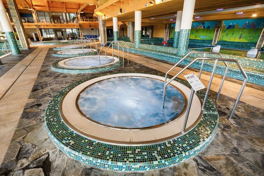 From Krakow: Chochołowskie Thermal Baths Ticket and Transfer - Three hours among warm indoor and outdoor pools