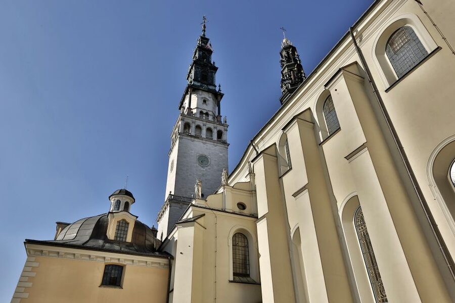 From Krakow: Czestochowa - The Black Madonna - The Black Madonna chapel and the Basilica