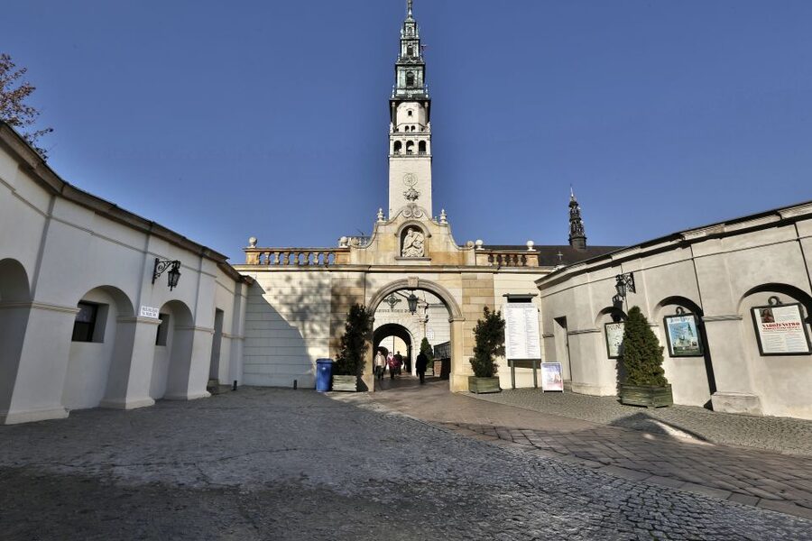 From Krakow: Czestochowa - The Black Madonna - Arriving at Jasna Gora monastery