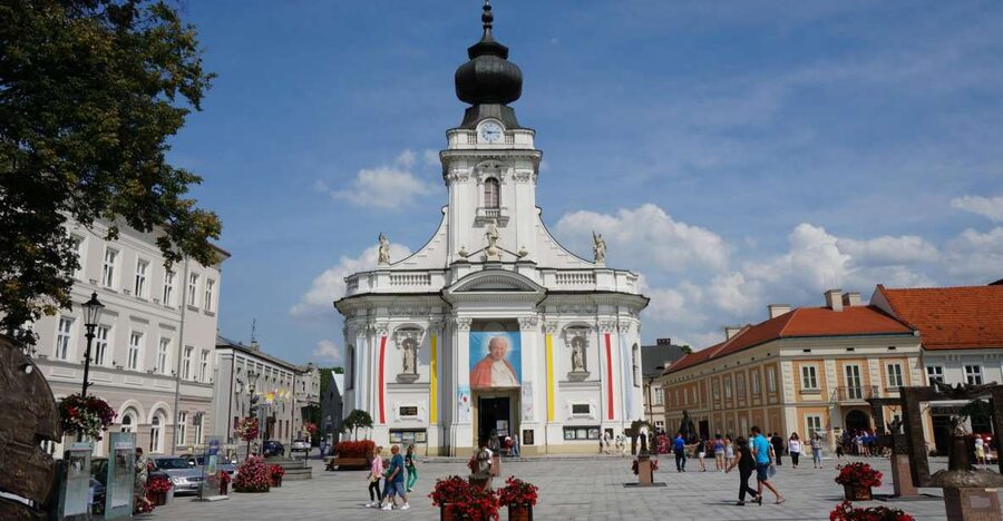 From Krakow: Full-Day Wadowice & Czestochowa Tour - Wadowice: where Karol Wojtyla’s story starts