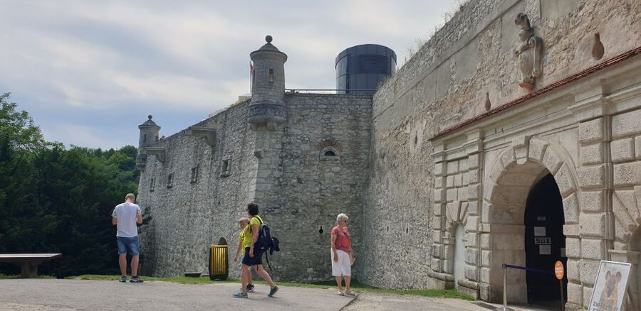From Krakow: Ojców National Park & Ogrodzieniec Castle Tour - A smooth 45-minute ride from Krakow