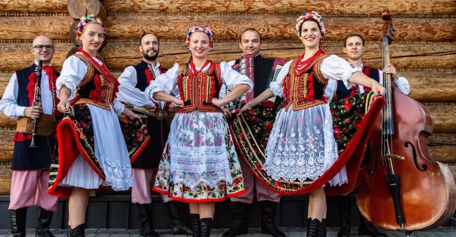 From Krakow: Polish Folk Show with All-You-Can-Eat Dinner - Beer, wine, and self-service drinks