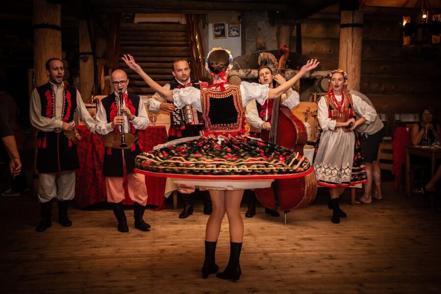 From Krakow: Polish Folk Show with All-You-Can-Eat Dinner - A chance to join the celebration