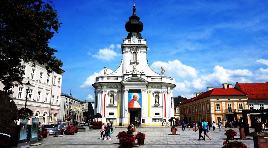 From Krakow: Wadowice & Sanctuary of Divine Mercy Tour - Guides, audio support, and the personal touch