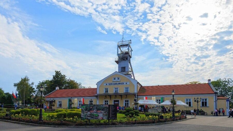 From Krakow: Wieliczka Salt Mine Guided Tour & Transfer - What the Wieliczka Salt Mine visit is really like