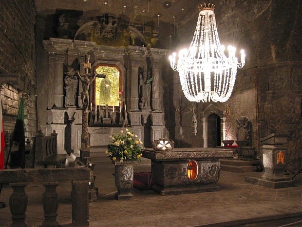 From Kraków: Wieliczka Salt Mine Guided Tour with Transport - Why Wieliczka feels like an underground town