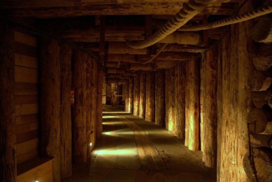 From Krakow: Wieliczka Salt Mine Half-Day Trip with Pickup - Chapels, carvings, and the underground lake