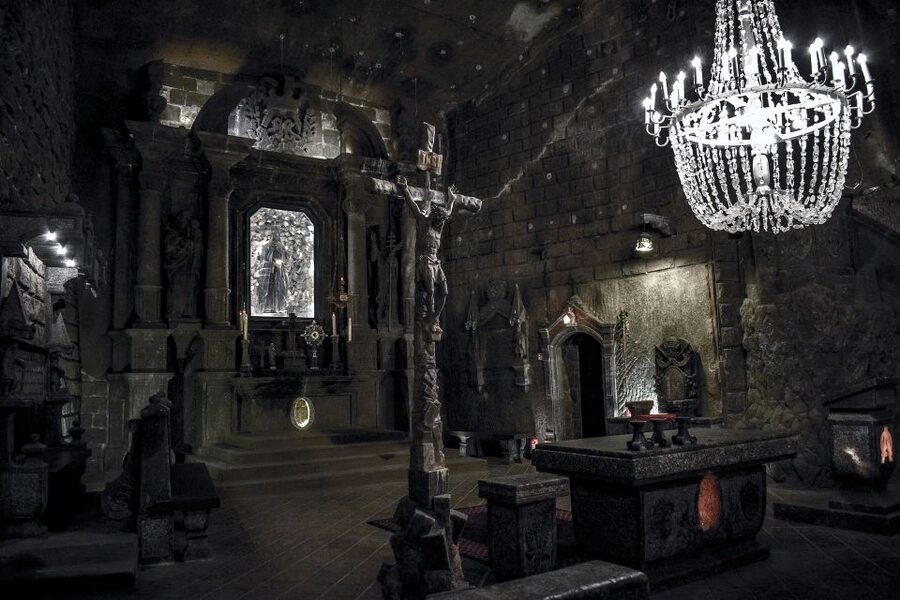 From Krakow: Wieliczka Salt Mine Tour with Hotel Pickup - Descending the 378 stairs to Level 1