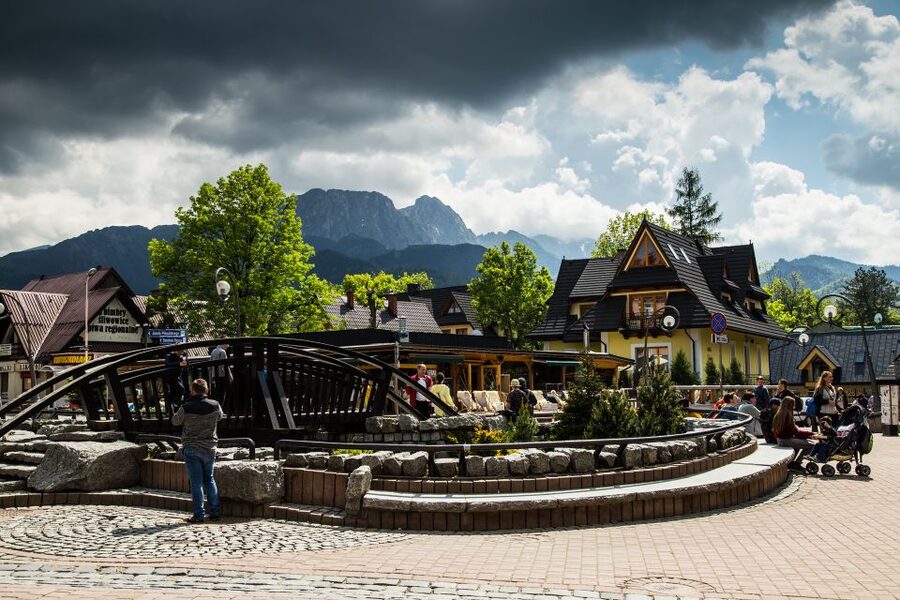 From Krakow: Zakopane Tour with Gubalowka Funicular & Museum - Krupówki, markets, food, and two hours on your own