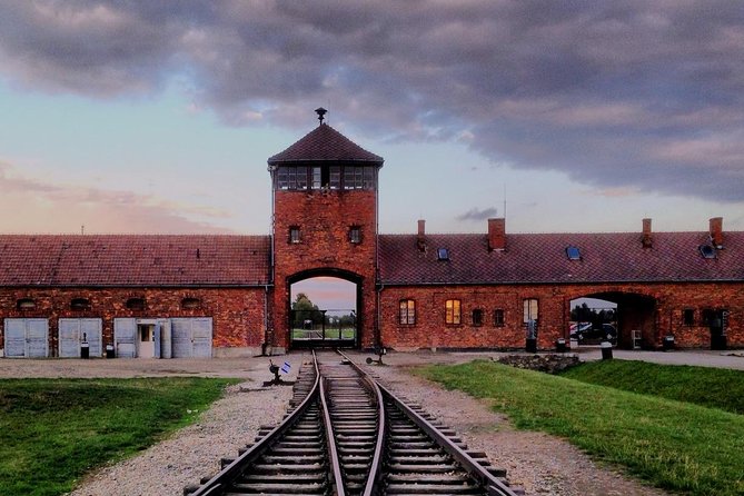 Full-Day Tour of Auschwitz and Wieliczka Salt Mine from Krakow - Lunch is short, so plan it before departure