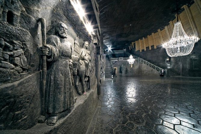 Full day tour to Auschwitz-Birkenau and Salt Mine with a local guide from Krakow - Auschwitz I, the first museum visit