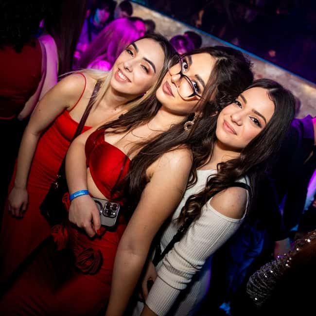 Fun explorers pub Crawl with 1 hour open bar and 3 VIP clubs - Should you book the Krakow pub crawl?