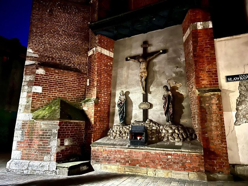 Ghosts & Crimes: Macabre Kraków Walking Tour in English - What the $20 price really buys you