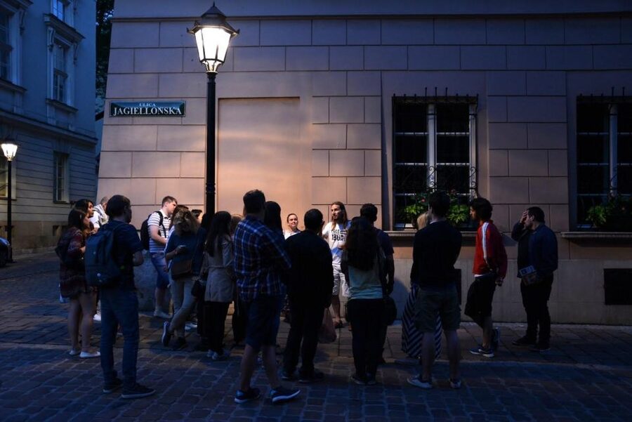 Ghosts & Crimes: Macabre Kraków Walking Tour in English - A practical plan for your evening