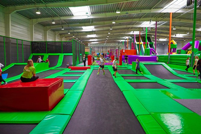 GOjump MEGAPARK Kraków-Sikorki - 1 hour Trampoline Park ticket - Where parents and non-jumpers can wait