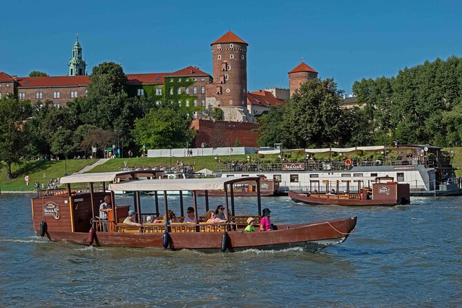 Gondola cruise The Vistula River Krakow private tour up to 12 person - Why the private format matters