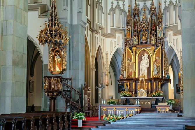 Highlights & Hidden Gems of Krakow - St. Mary’s Basilica and the Main Market Square