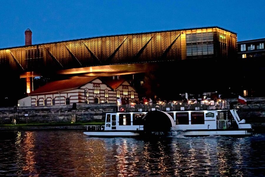 Krakow: 1-Hour Evening Vistula River Cruise - Sunset, evening lights, and the best seat