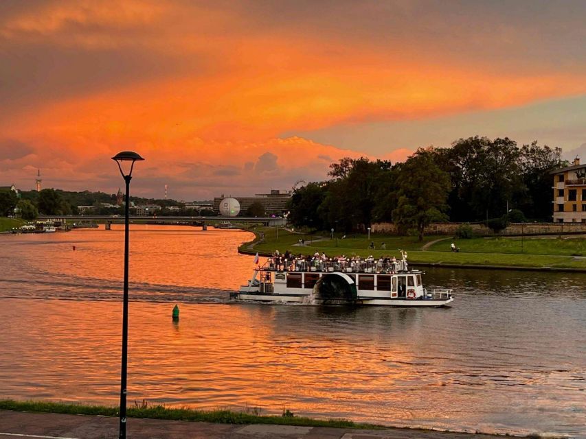 Krakow: 1-Hour Evening Vistula River Cruise - Starting beside Wawel Castle and the dragon statue