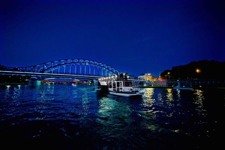 Krakow: 1-Hour Evening Vistula River Cruise - Dębnicki Bridge and the Norbertine convent