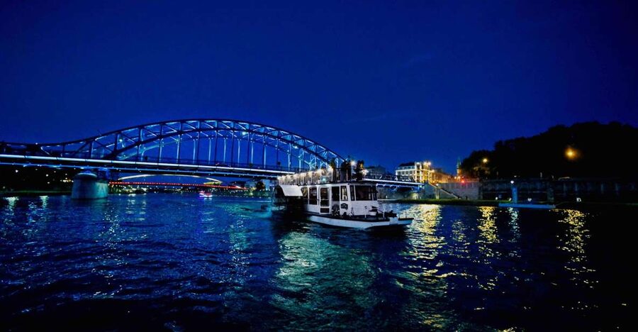 Krakow: 1-Hour Evening Vistula River Cruise - Manggha and the Grunwaldzki Bridge